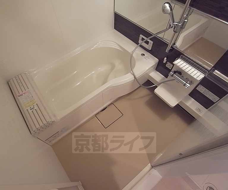 バス・シャワールーム　大きなお風呂で疲れも癒されますね。