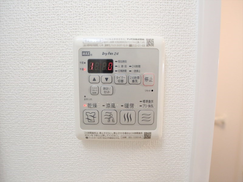 その他設備　浴室暖房乾燥機付き