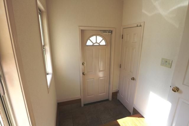 玄関　※別部屋参考写真