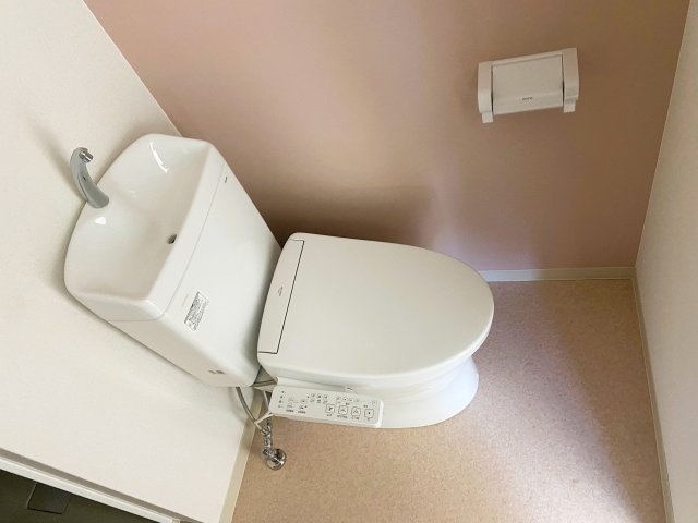 トイレ　建設中　3月下旬竣工予定