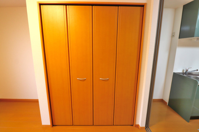 収納　洋間には、収納力豊かなクローゼットを配置