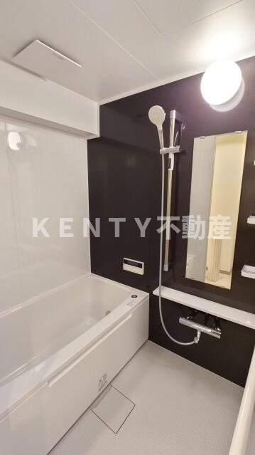 バス・シャワールーム　コンパクトで使いやすいお風呂です