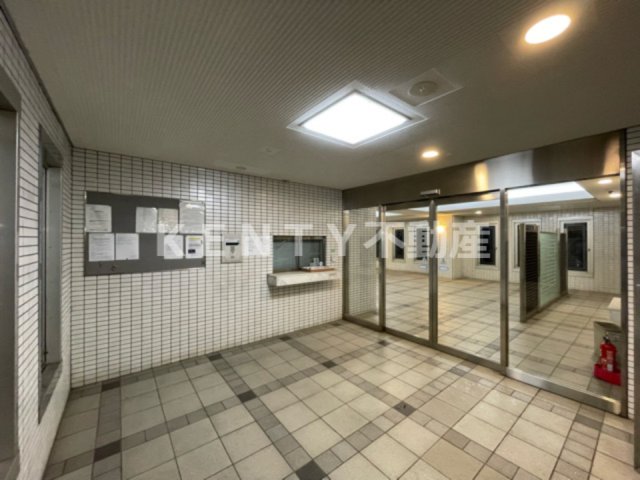 エントランス　落ち着いたエントランスです