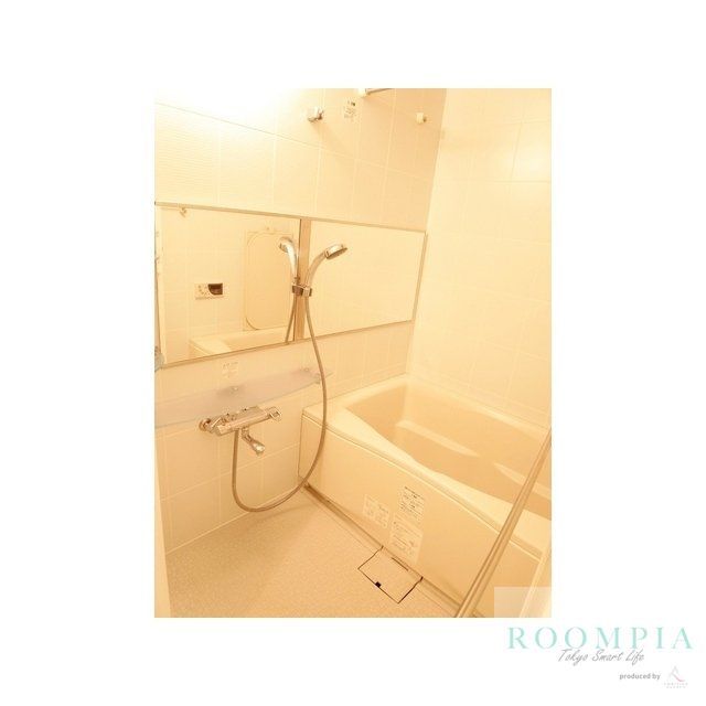 バス・シャワールーム　※同タイプの別のお部屋です。