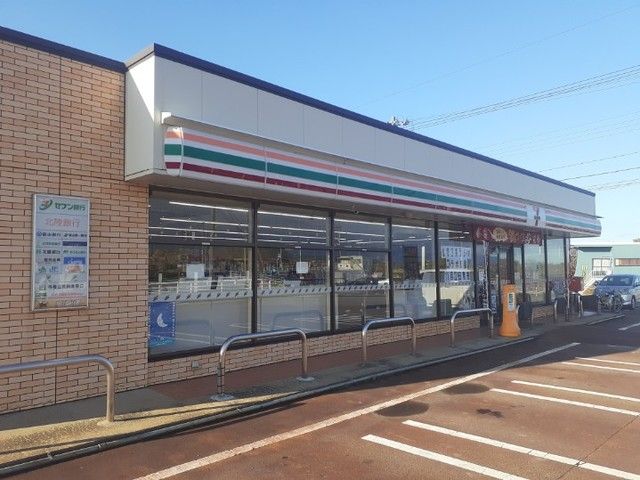 コンビニ　セブンイレブン魚津持光寺店（コンビニ）まで500m