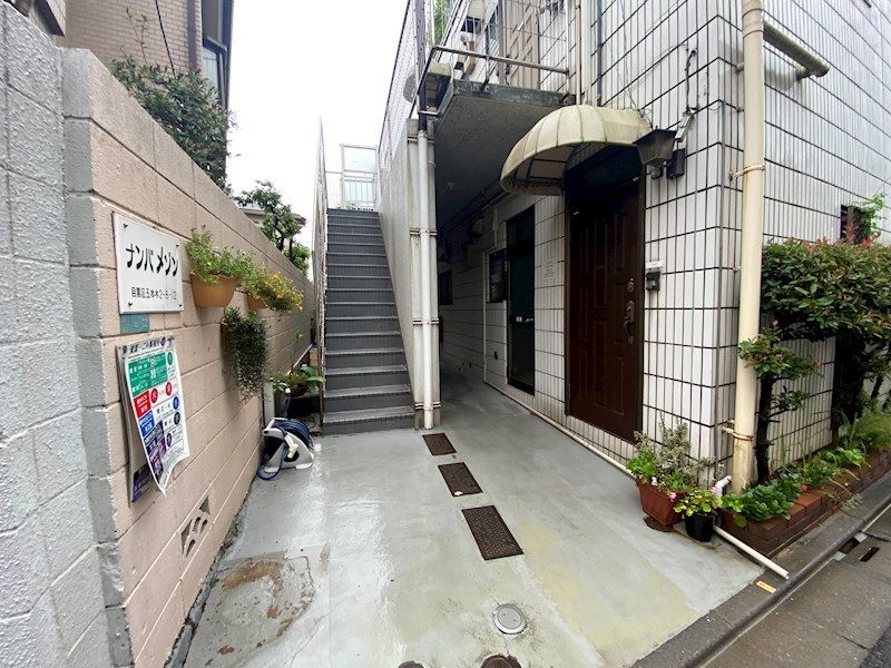 エントランス　建物の内部です