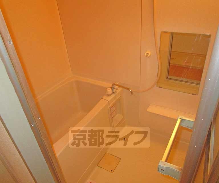 バス・シャワールーム　バスルームです。