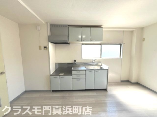 居室・リビング　イメージとして同マンション他部屋を表示しています