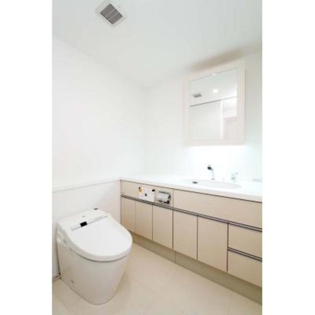 トイレ　※写真は同タイプ住戸です。