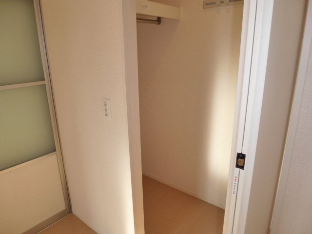 収納　ウォークインクローゼット