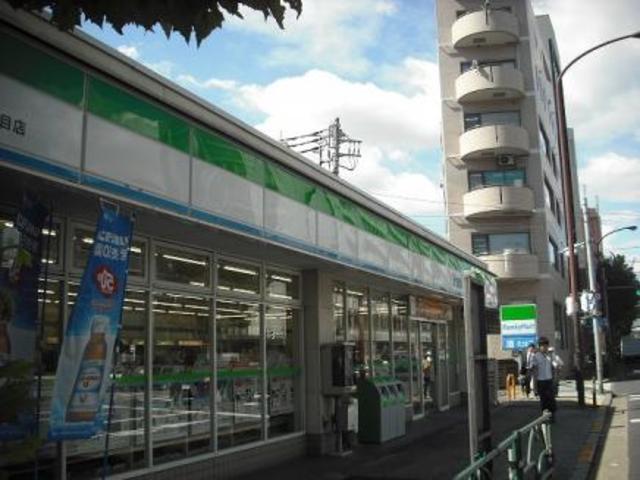 コンビニ　ファミリーマート高田三丁目店（コンビニ）まで294m