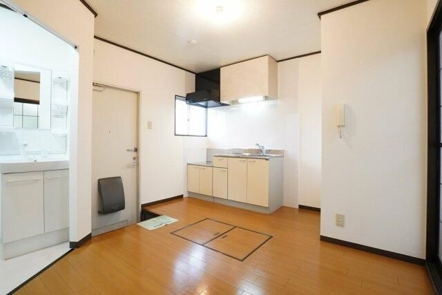 居室・リビング　別号室参考写真