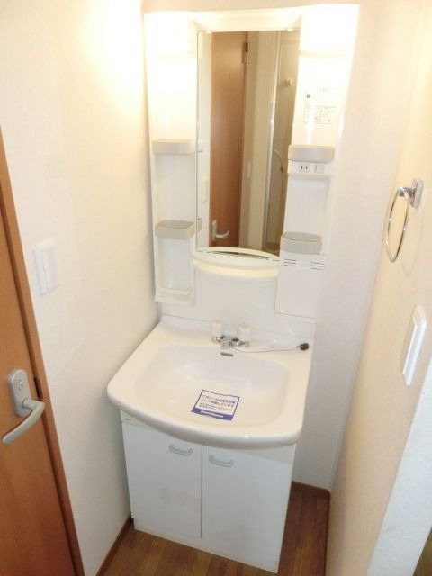 洗面設備　忙しい朝に便利な独立洗面化粧台