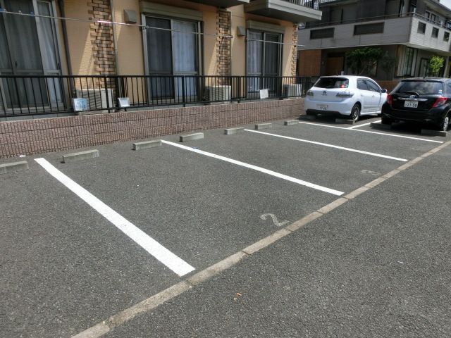 駐車場　敷地内に駐車場あります