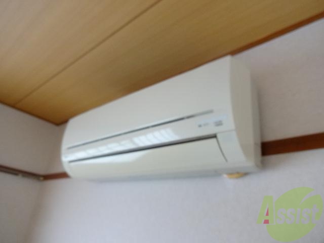 その他設備　和室に設置されたエアコンになります