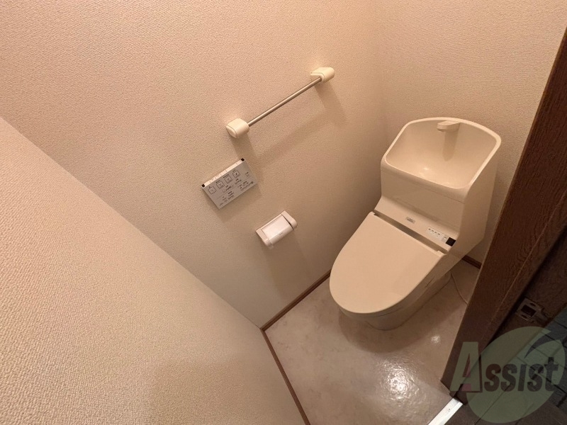 トイレ　こちらはトイレです。清潔感があり、安心して使用できます。