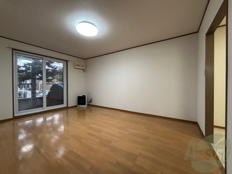 居室・リビング　広くてキレイなお部屋が広がっていて、充実した生活が送れそう。
