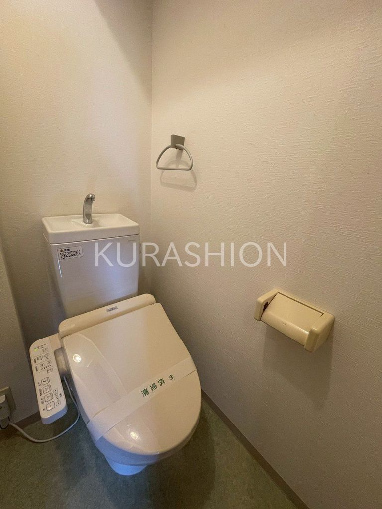 トイレ　部屋の写真になります。