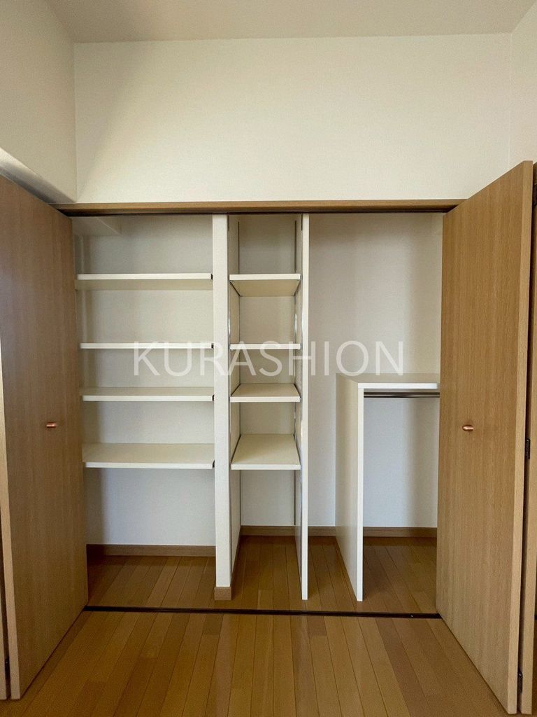 収納　部屋の写真になります。