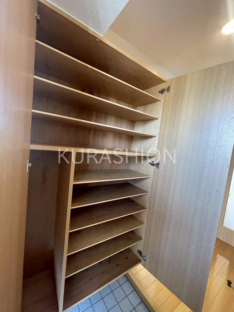 玄関　部屋の写真になります。