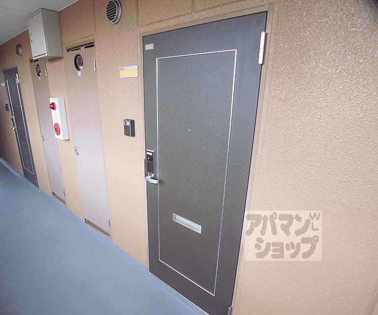 その他設備　玄関扉の写真です。