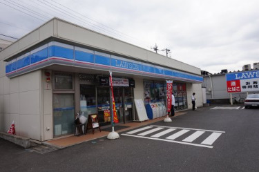 コンビニ　ローソン 川崎梶ケ谷五丁目店（コンビニ）まで295m