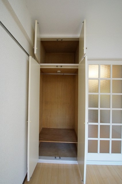 収納　パイプハンガー付きのクロゼットです