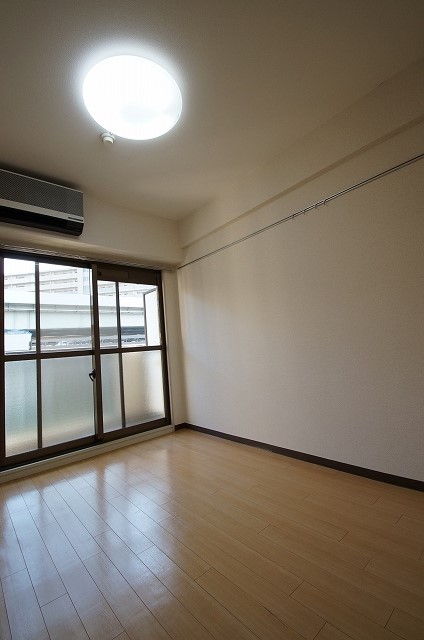 居室・リビング　南東向きのお部屋です