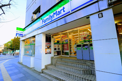 コンビニ　ファミリーマート九段南二丁目店（コンビニ）まで630m