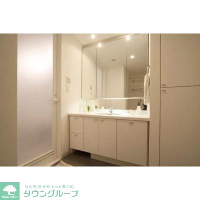 洗面設備　※写真は同タイプ住戸です。