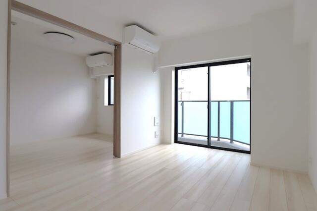 居室・リビング　南西向きのお部屋です
