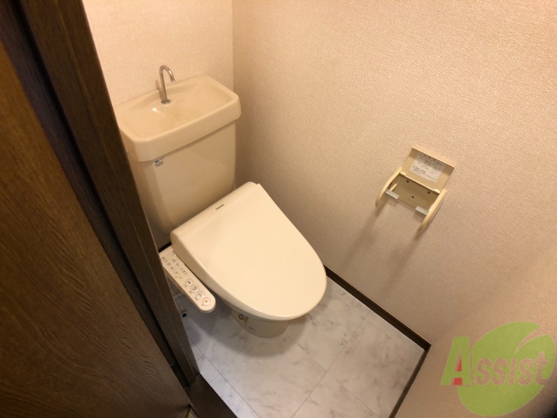 トイレ　ウォシュレット機能がついたトイレです。安心して使用できますね
