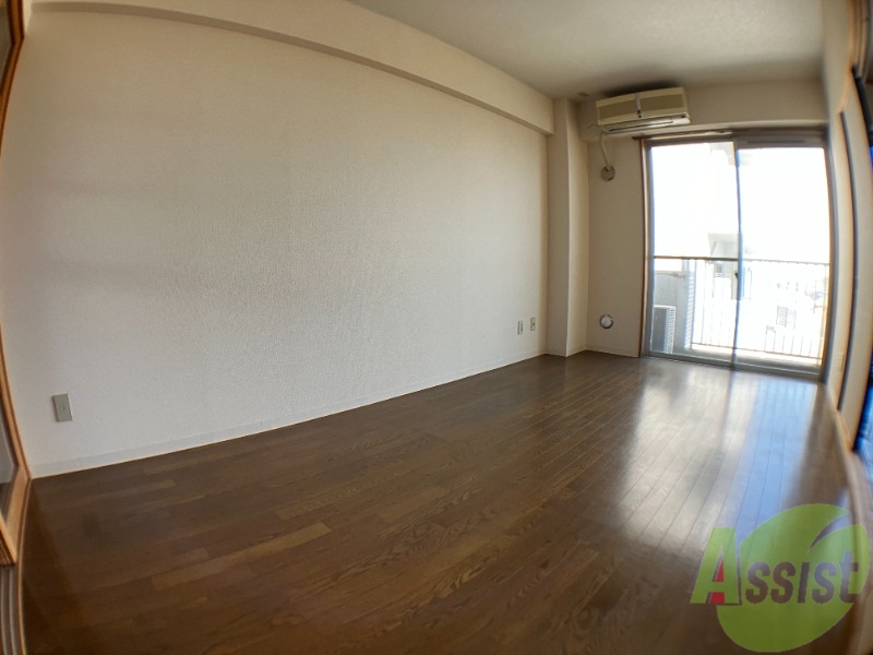 居室・リビング　洋室７．５帖。生活のメインとなる部屋ですね。