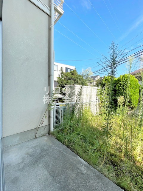 眺望　お部屋前には緑があるので、心癒されますね☆
