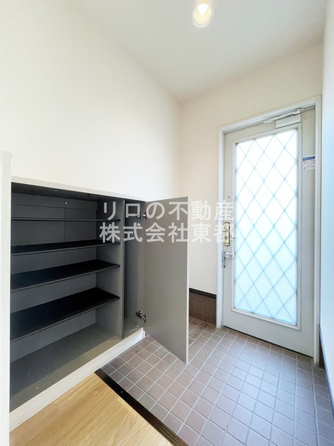 玄関　下駄箱付なので、玄関はいつでもスッキリ片付きますね☆