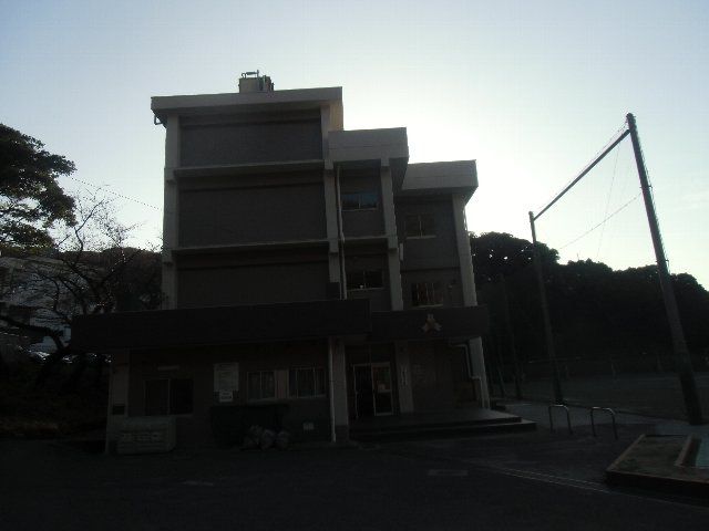 中学校　横須賀市立馬堀中学校（中学校）まで627m