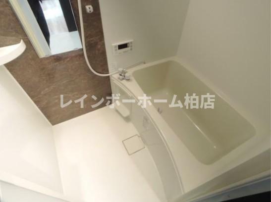 バス・シャワールーム　落ち着いた空間のお風呂です