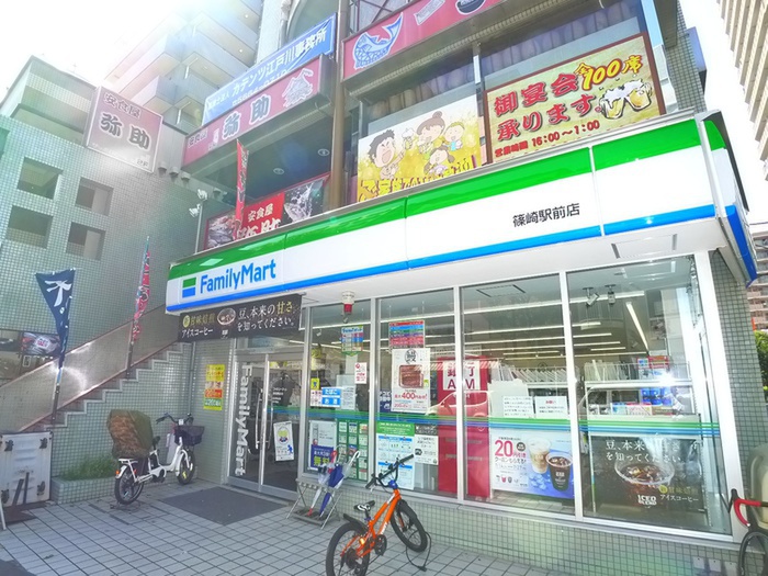 コンビニ　ファミリーマート（コンビニ）まで110m