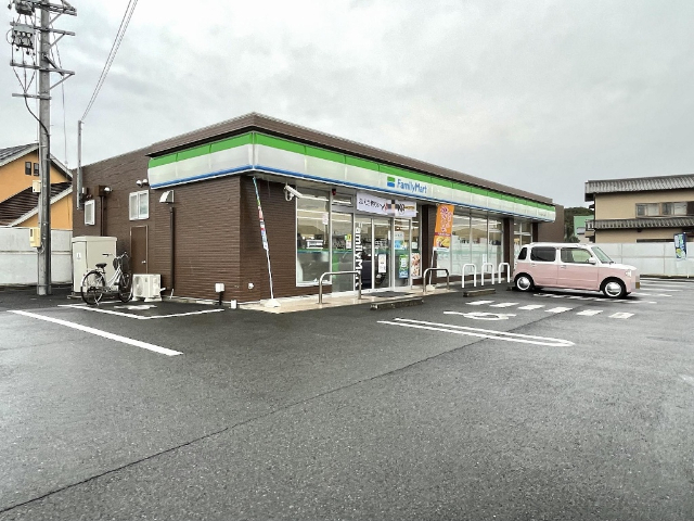 コンビニ　ファミリーマートシーガルドーム前店（コンビニ）まで461m