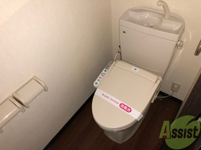 トイレ　ウォシュレット機能がついたトイレです。安心して使用できますね