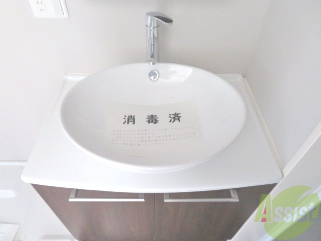 洗面設備　シンプルで綺麗な洗面台は気持ちが良いですね。