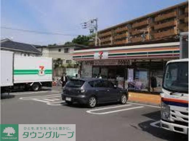 コンビニ　セブンイレブン横浜下永谷駅前店（コンビニ）まで680m