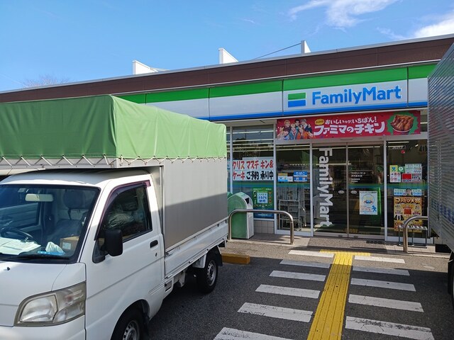 コンビニ　ファミリーマート 伊丹森本店（コンビニ）まで909m