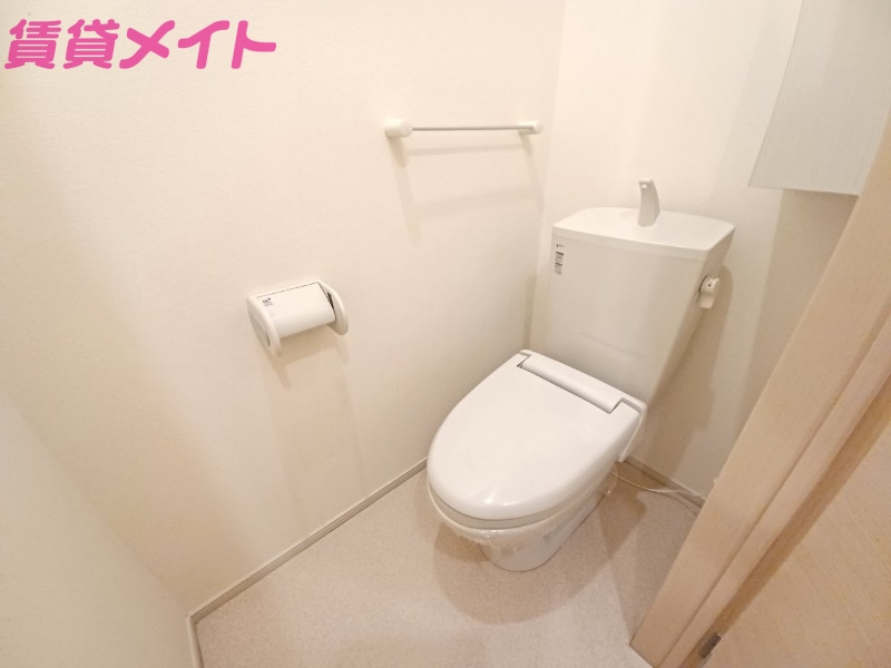 トイレ　同型参考写真