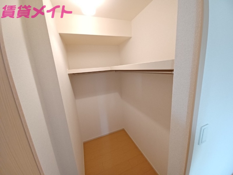 収納　同型参考写真