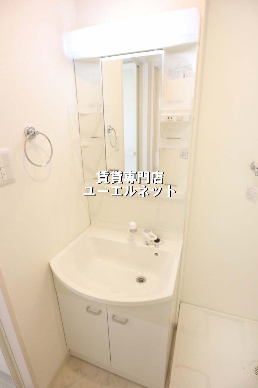 洗面設備　清潔感ある独立洗面台で毎日気持ちよく♪