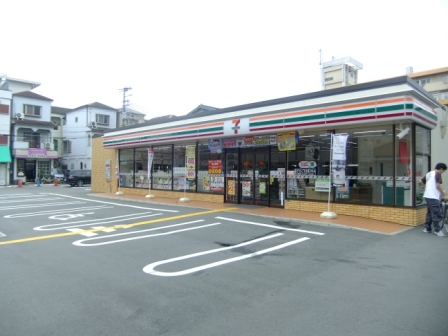 コンビニ　セブンイレブン 大阪北島3丁目店（コンビニ）まで56m