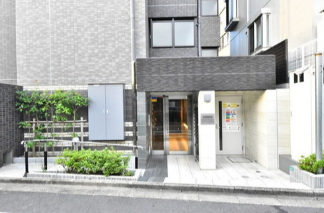 エントランス　落ち着いたエントランスです