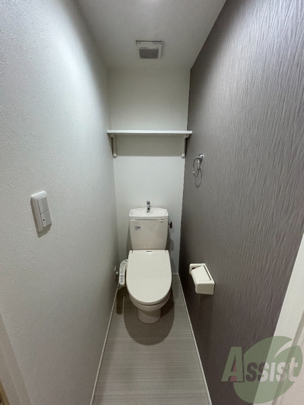 トイレ　温水洗浄便座のついたトイレです。快適に使えますね。