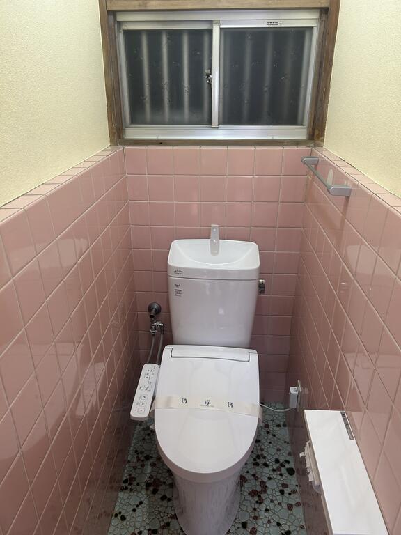 大倉山6丁目戸建のトイレ写真
